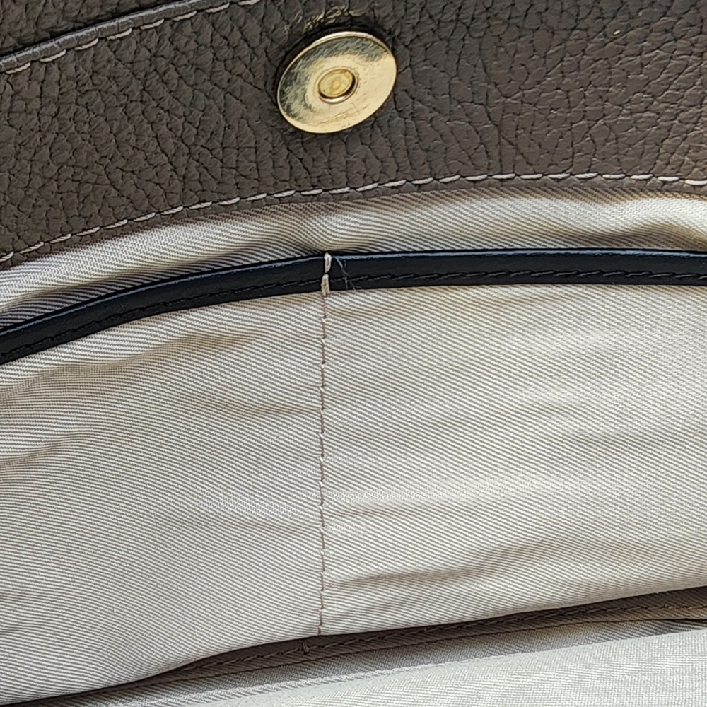 Valentina Italy Taupe Pebble Leather Crossbody Bag w/ Black Strap EUC - Picture 12 of 14